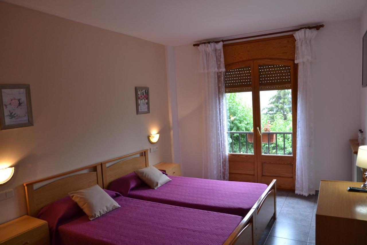 מונטסני Hostal Montserrat מראה חיצוני תמונה