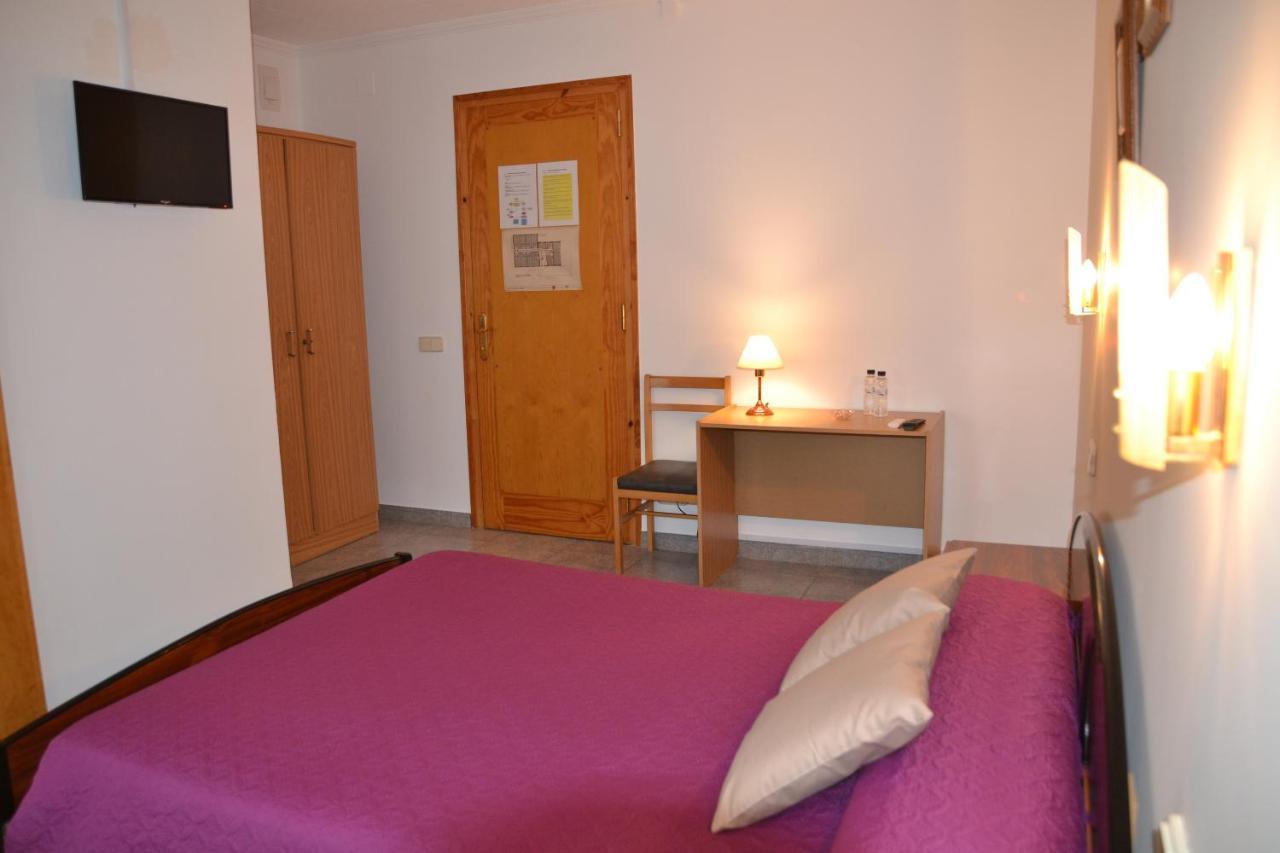 מונטסני Hostal Montserrat מראה חיצוני תמונה