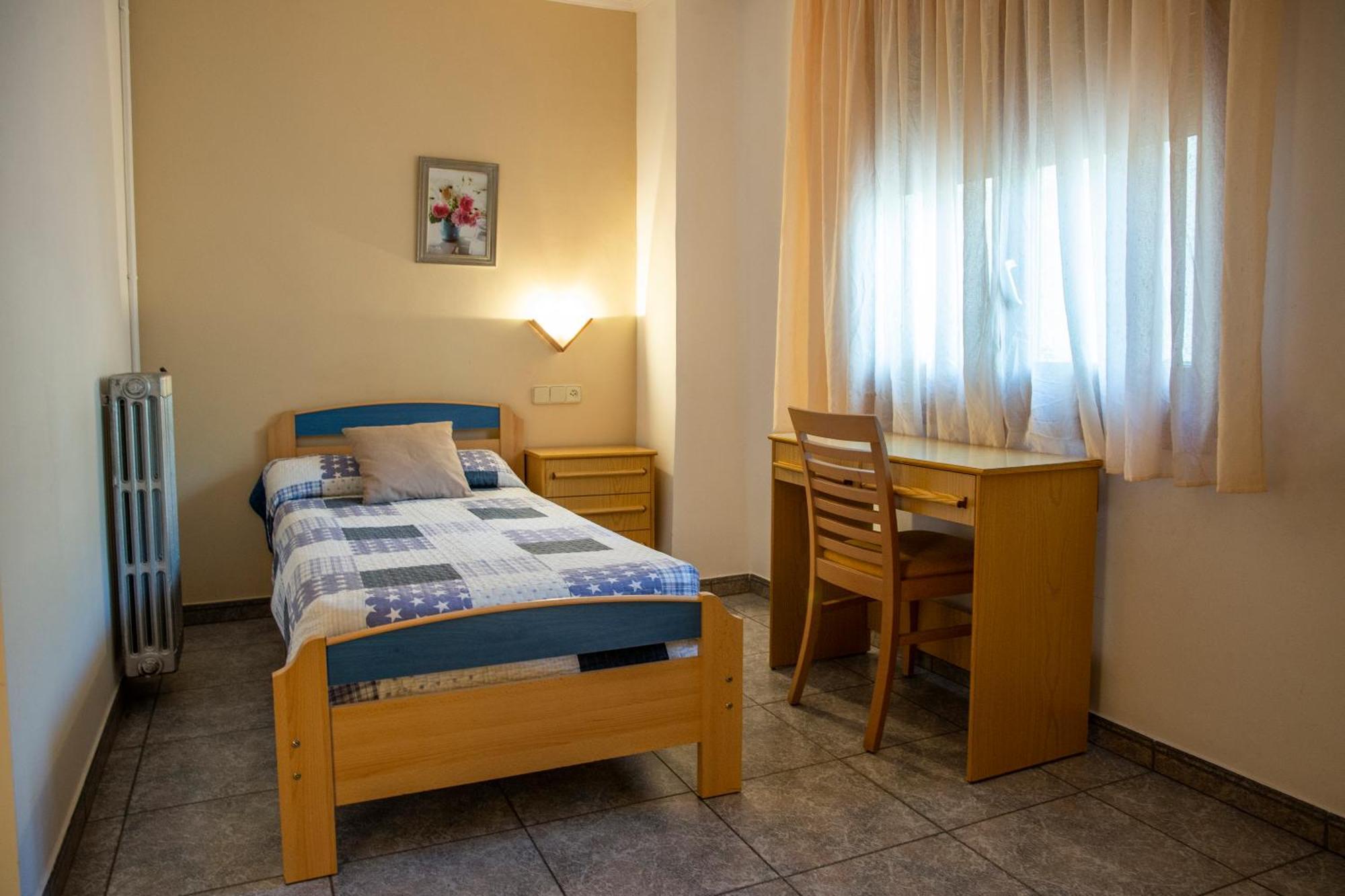 מונטסני Hostal Montserrat מראה חיצוני תמונה