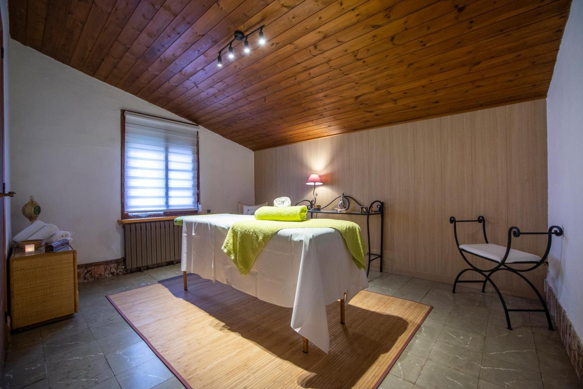 מונטסני Hostal Montserrat מראה חיצוני תמונה