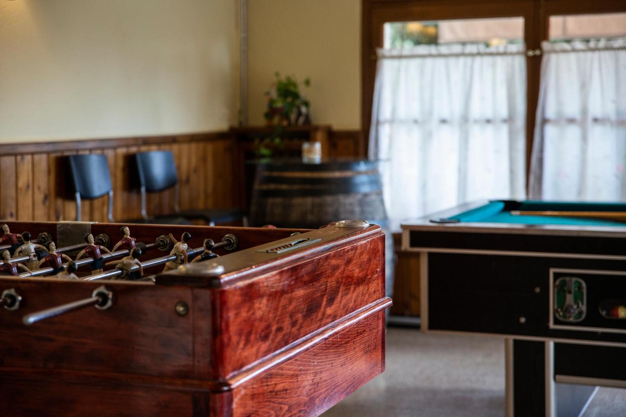 מונטסני Hostal Montserrat מראה חיצוני תמונה