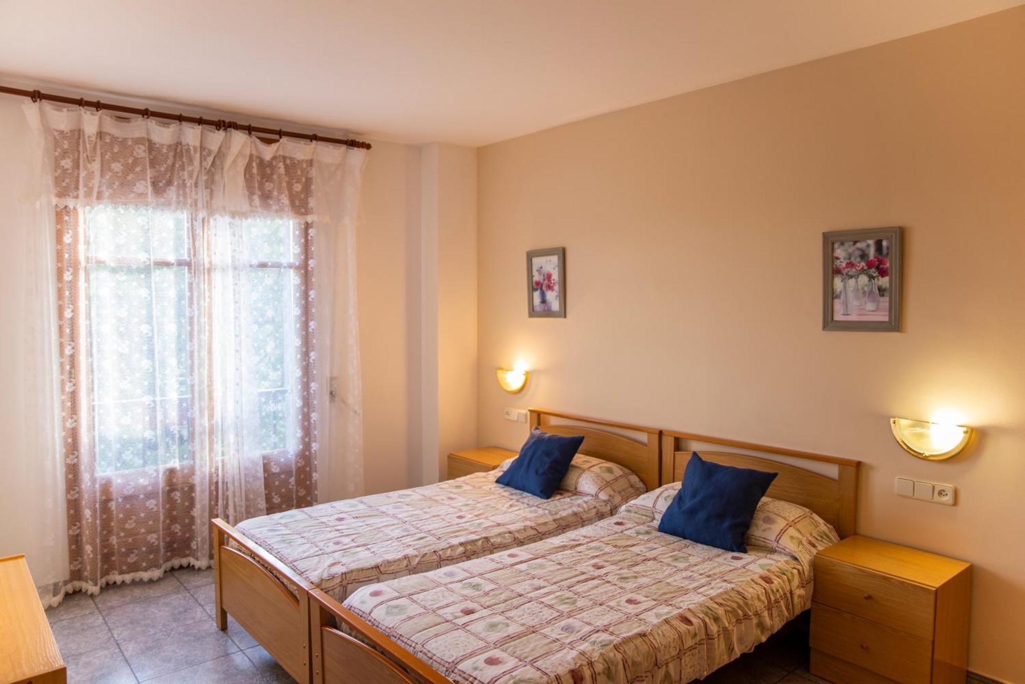 מונטסני Hostal Montserrat מראה חיצוני תמונה