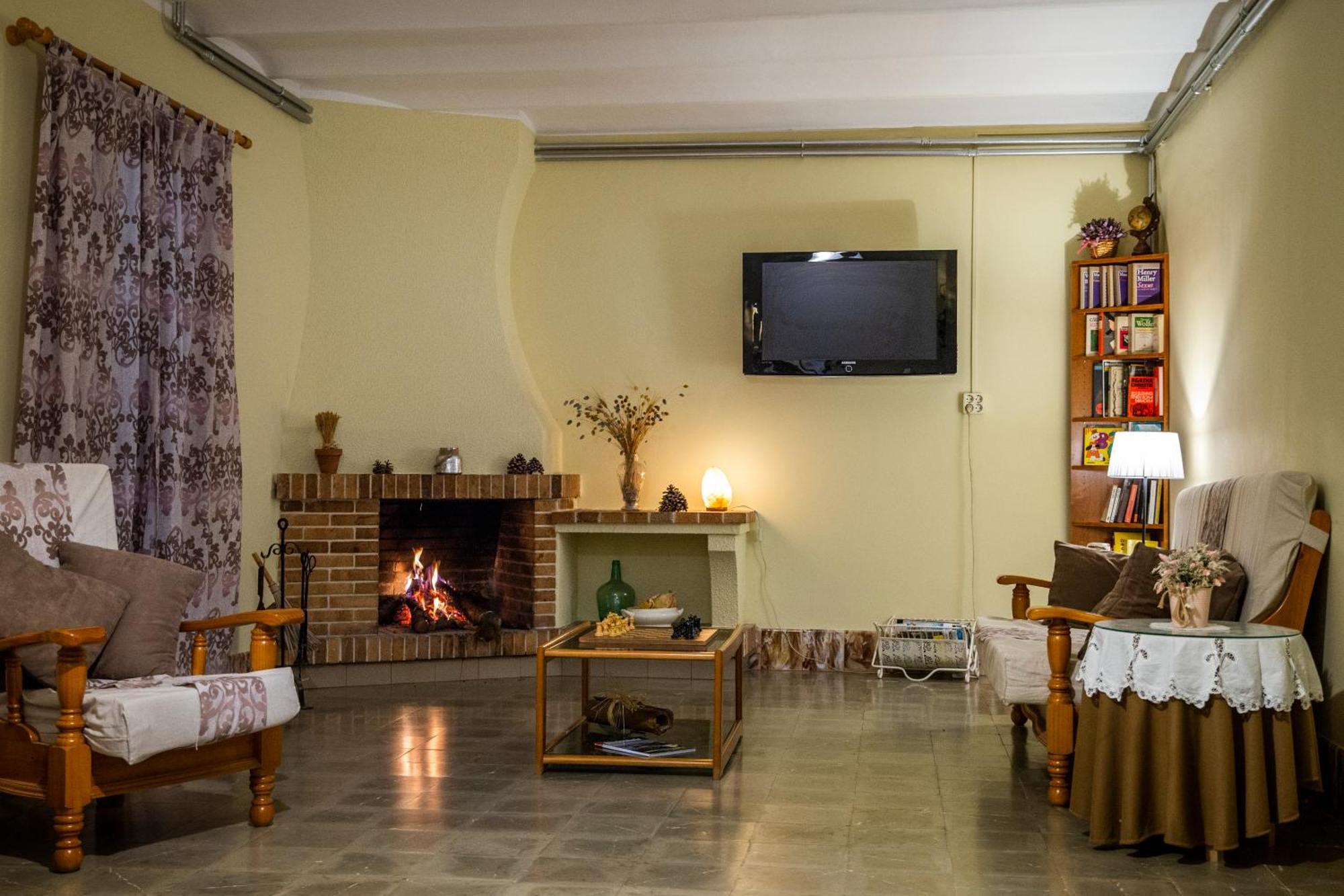 מונטסני Hostal Montserrat מראה חיצוני תמונה