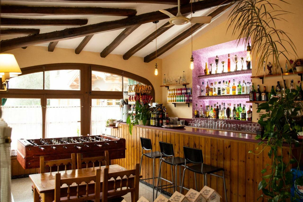 מונטסני Hostal Montserrat מראה חיצוני תמונה