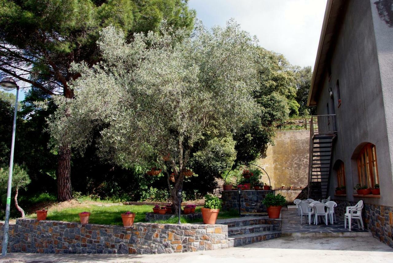 מונטסני Hostal Montserrat מראה חיצוני תמונה