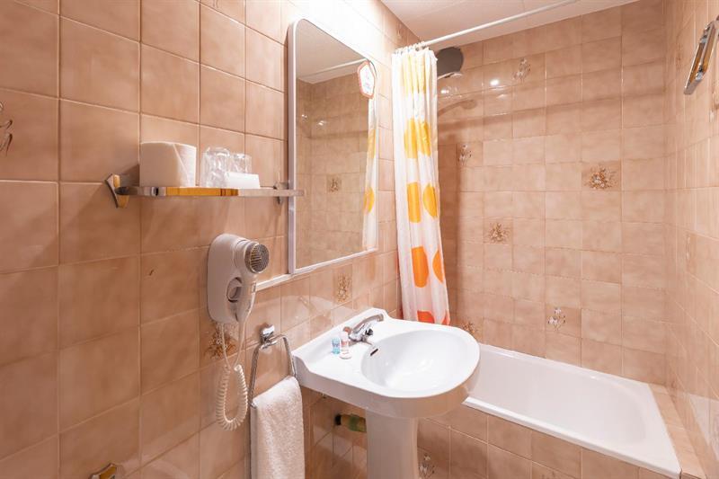 מונטסני Hostal Montserrat מראה חיצוני תמונה