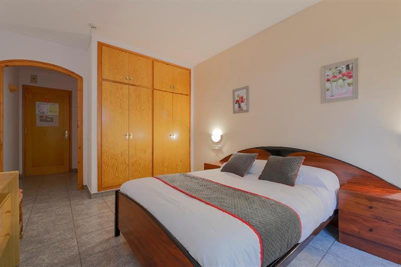 מונטסני Hostal Montserrat מראה חיצוני תמונה